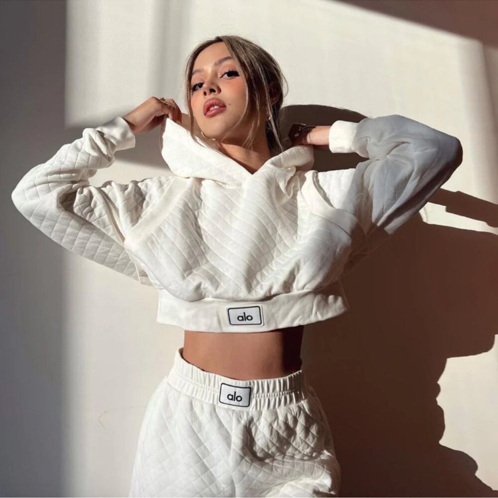 Alo Yoga Quilted Arena Cropped Hoodie Ivory Medium
